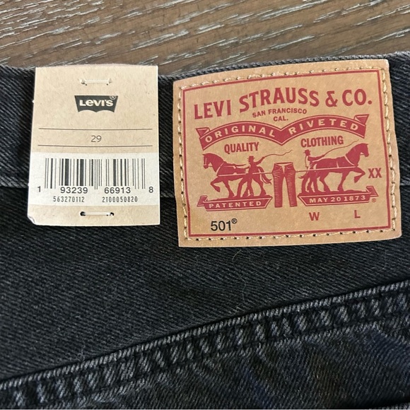 NWT Levi's 501 Black Denim Shorts Size 29 - Picture 6 of 6